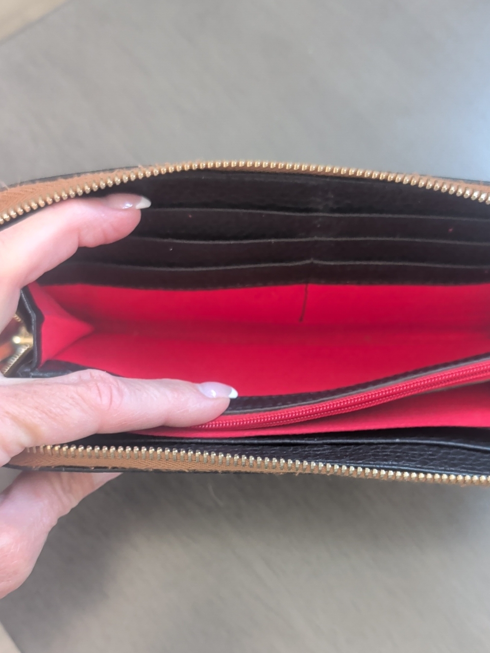 Dooney & Bourke Black Zip-Around Wallet. - Picture 4 of 4